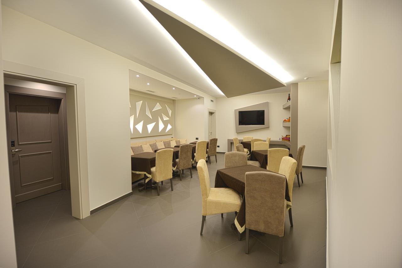 Petit Hotel Elita Shkodër Esterno foto