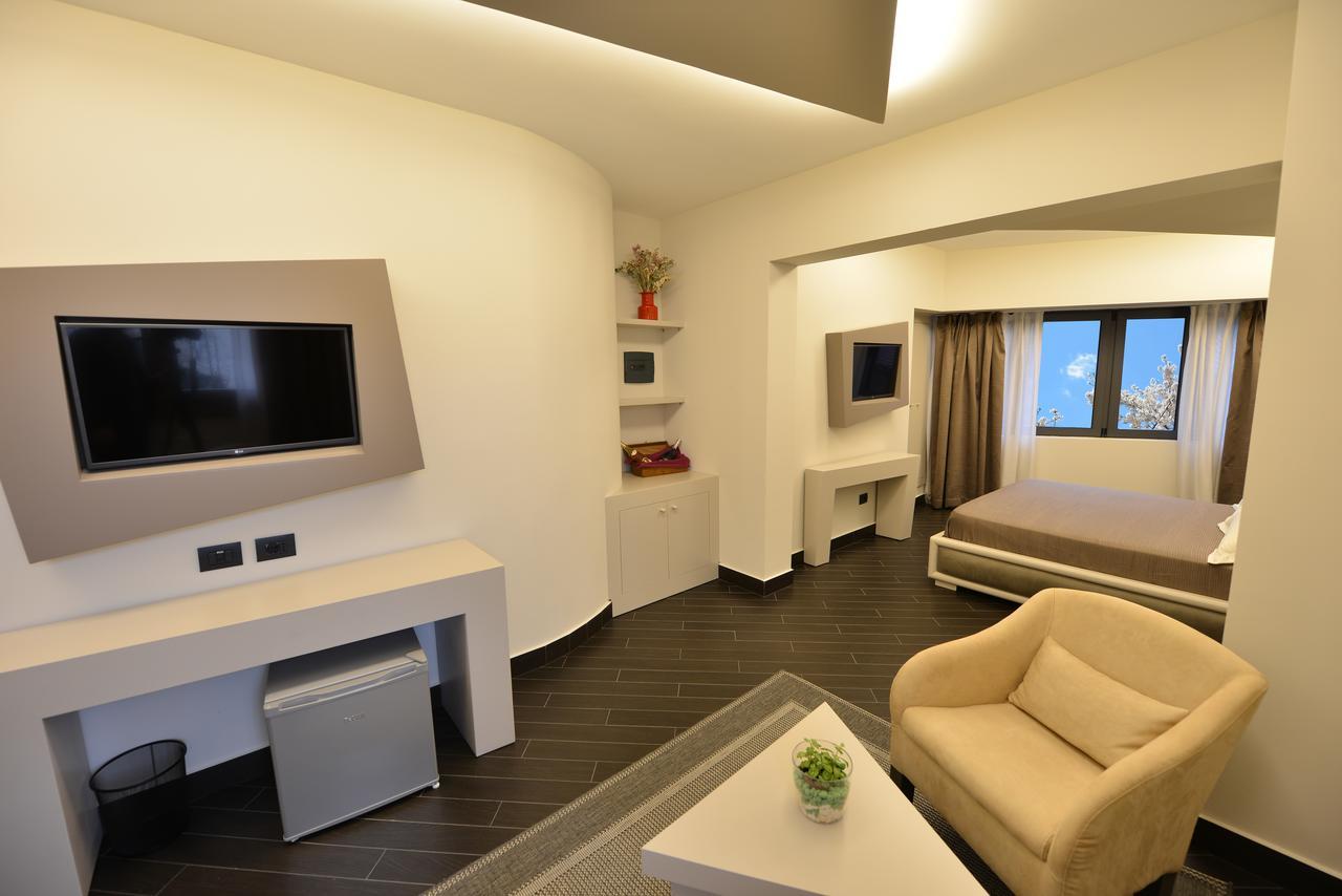 Petit Hotel Elita Shkodër Esterno foto
