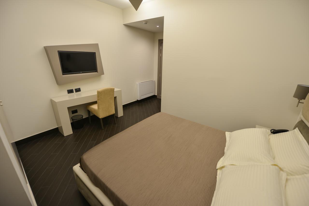 Petit Hotel Elita Shkodër Esterno foto