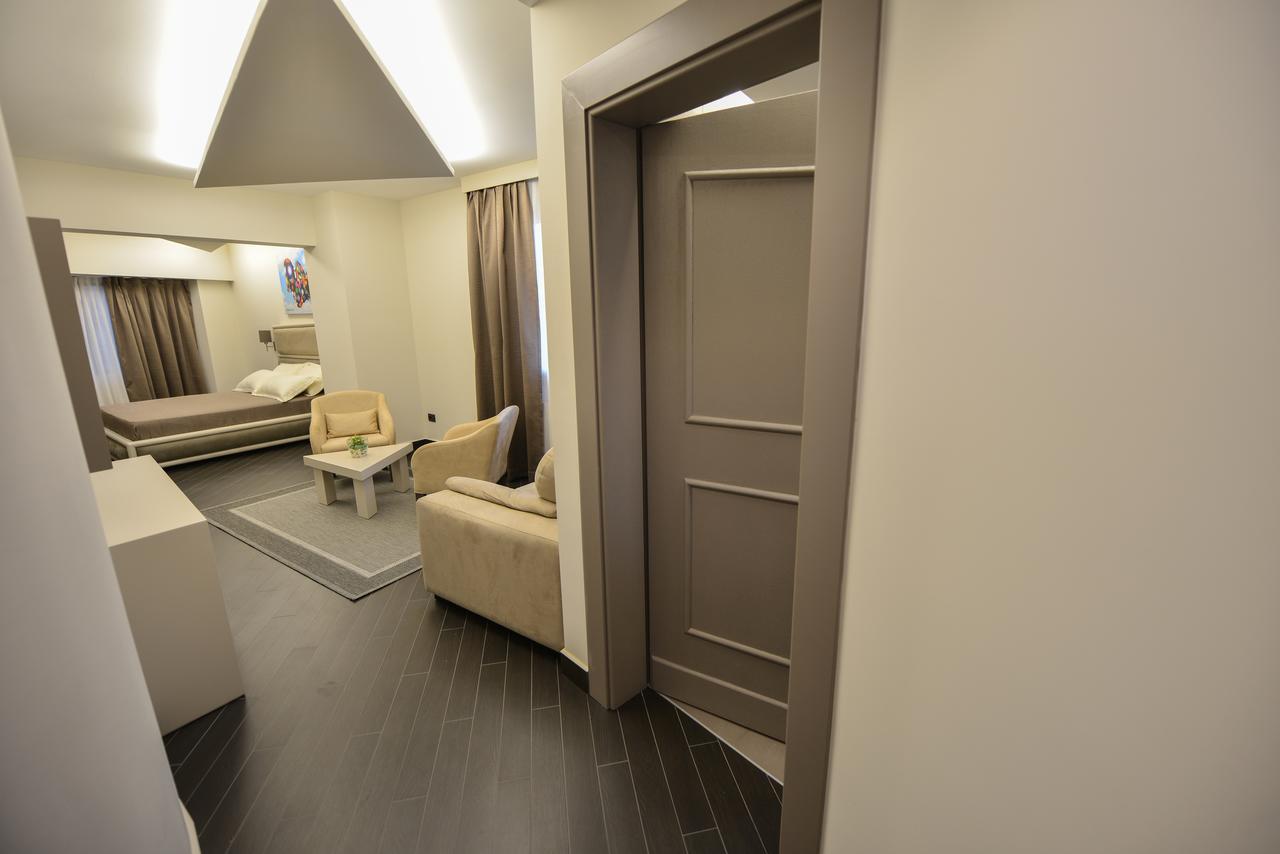 Petit Hotel Elita Shkodër Esterno foto
